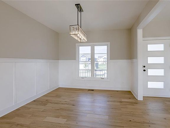 3rd image of 1829 Green Meadow Dr