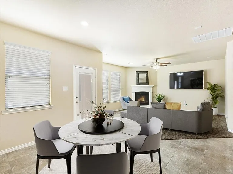 2109 Lake Hawthorne Trl — Photo 10