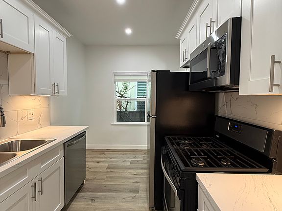 4th image of 208 N La Peer Dr #2