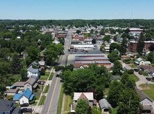 222 S Market St, East Palestine, OH 44413
