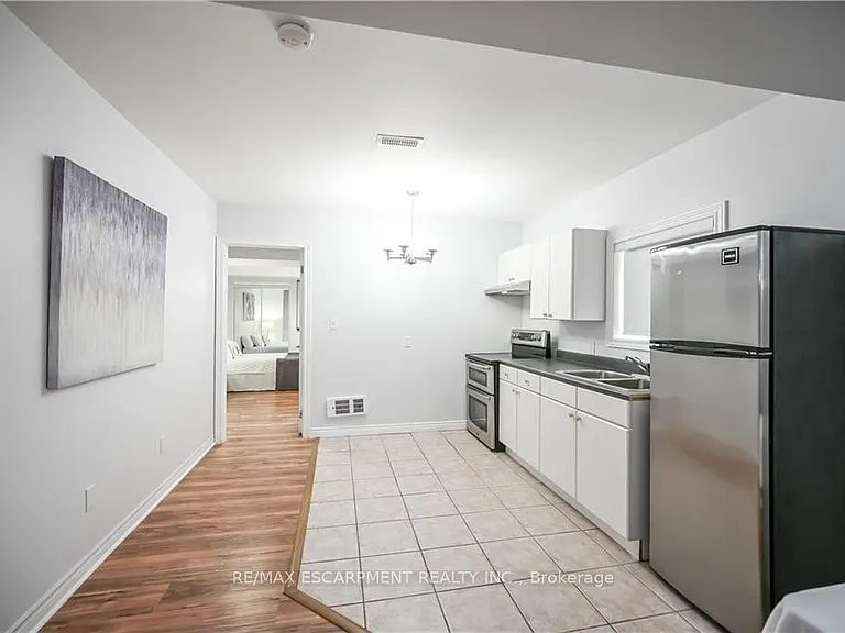 296 Winterberry Dr #LOWER — Photo 12
