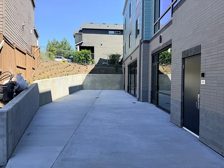Abbey Creek Square Luxury Apartments — Photo 29