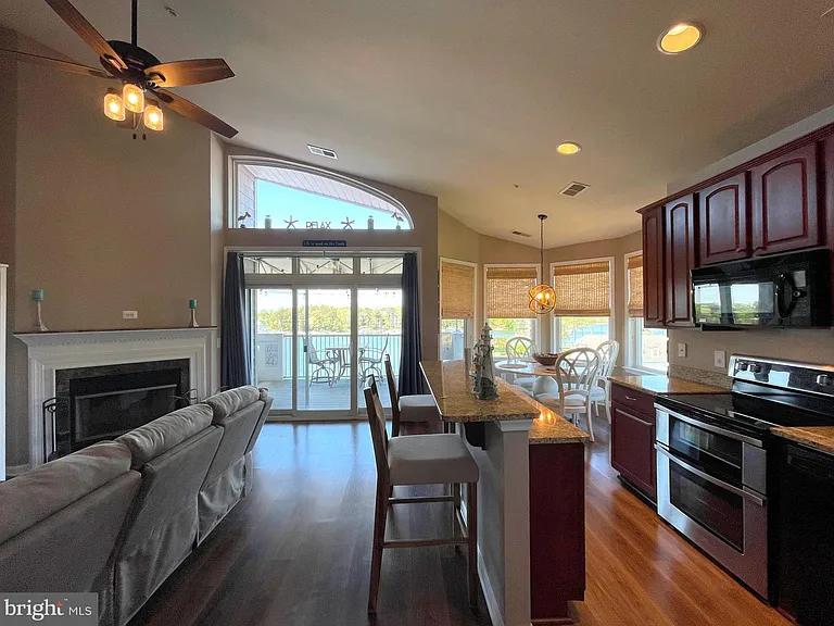 634 Oyster Bay Pl — Photo 5