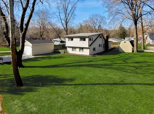 9413 Byrne Dr, FOX RIVER GROVE, IL 60021