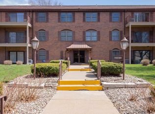 1350 Kimberly Ridge Rd APT 202, Bettendorf, IA 52722
