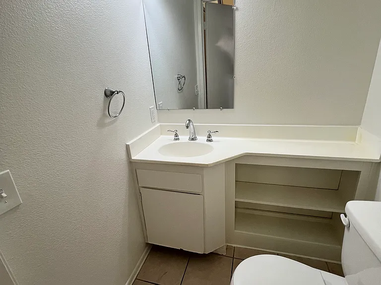 4842 King Cir #A — Photo 5