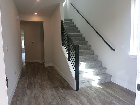2nd image of 33284 Glacier Ave SE