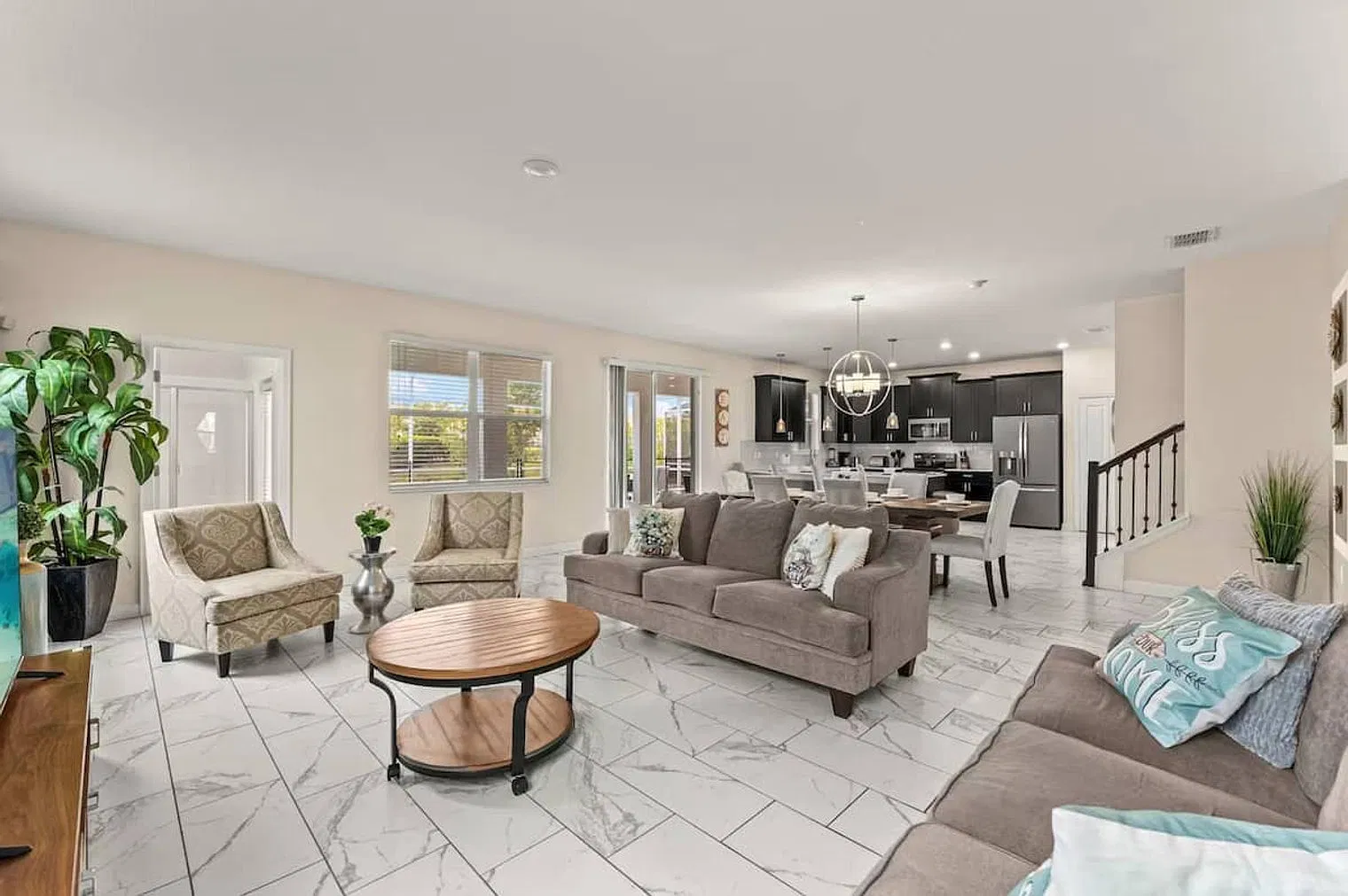 6 bed, 5.0 bath, $6,288 — Photo 2