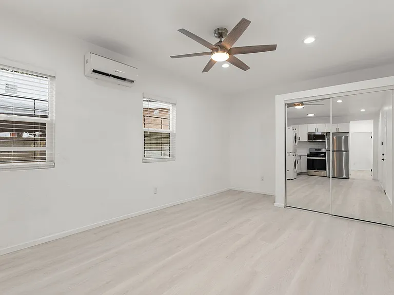 Beautiful 1 Bed 1 Bath — Photo 6