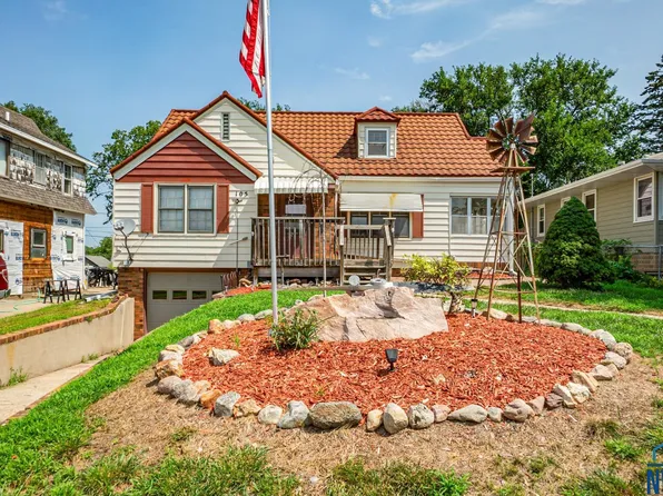 105 W Gilman Ter, Sioux City, IA 51104