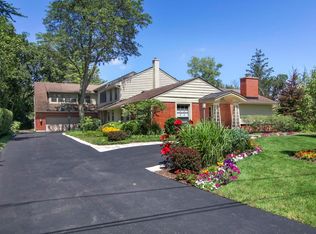 720 Becker Rd, Glenview, IL 60025