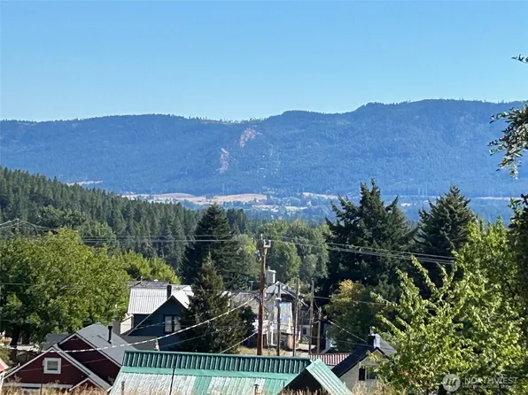 203 E Nevada Avenue, Roslyn, WA 98941