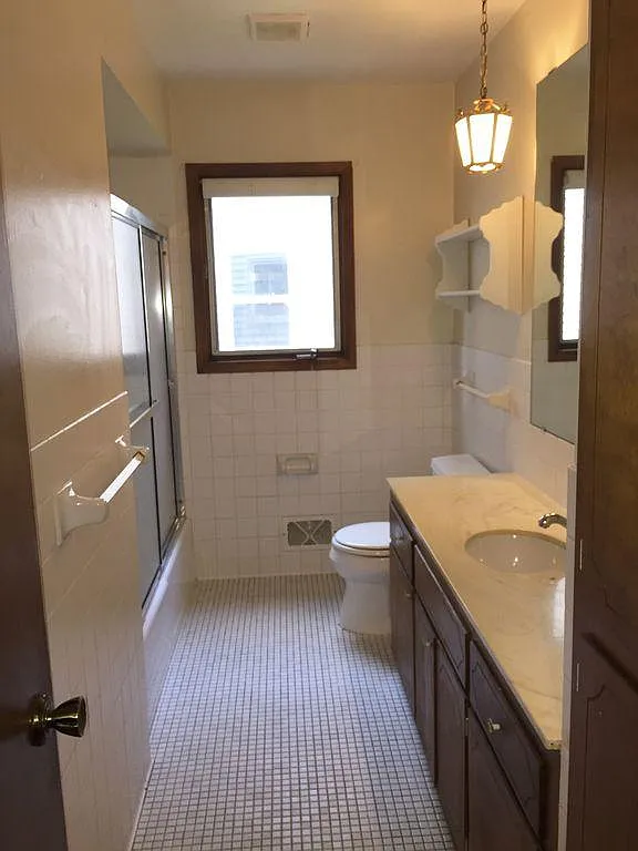 3 bed, 1600 sqft, $2,260 — Photo 2
