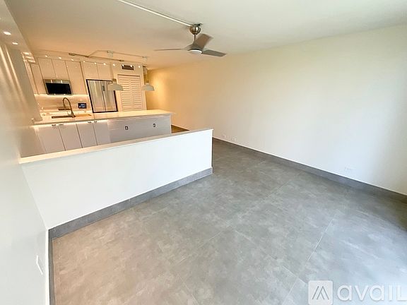 3rd image of 3690 Inverrary Dr #Y1m