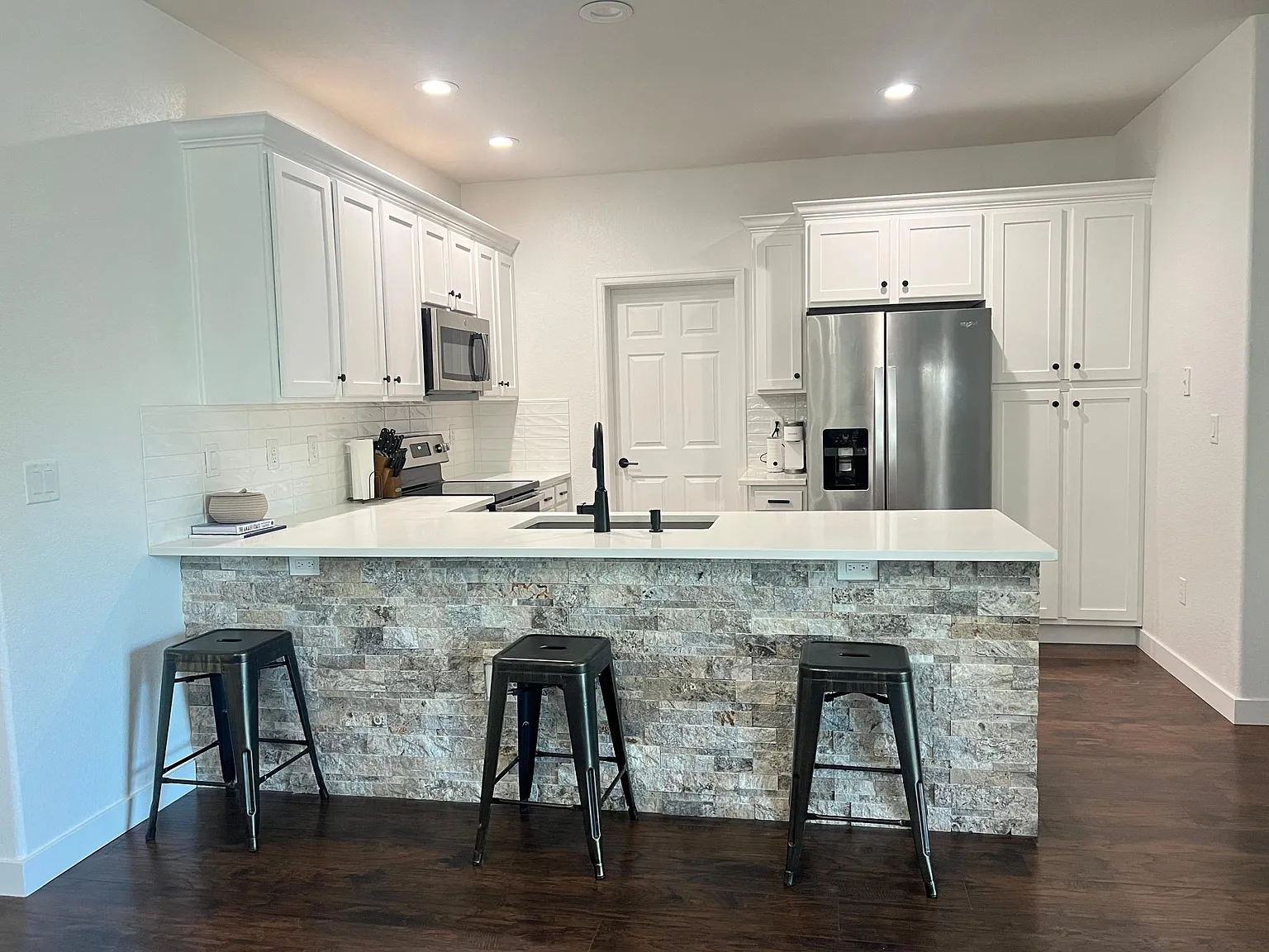 2143 S Fulton Cir — Photo 2
