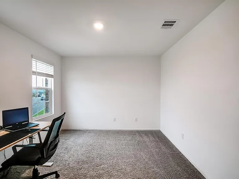 1024 Bluewood Bnd — Photo 24