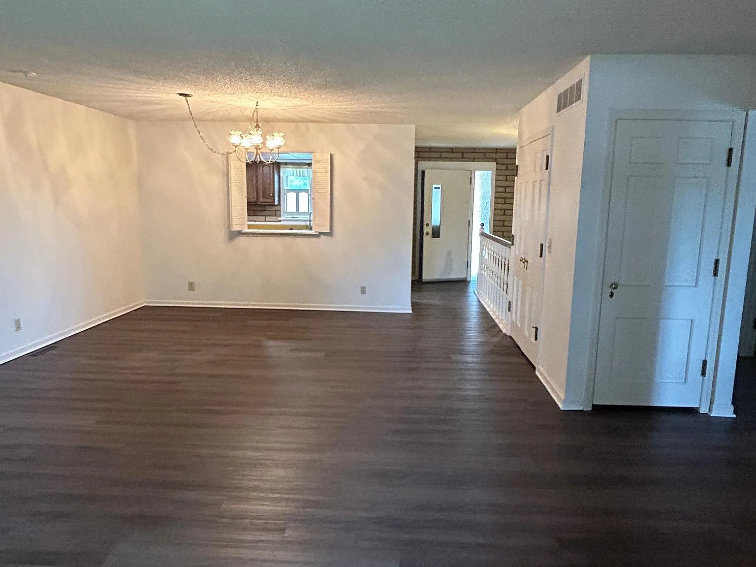3 bed, 2.5 bath, 2200 sqft, $2,000 — Photo 3