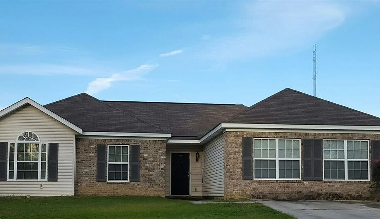 House in Whispering Pines — Photo 1