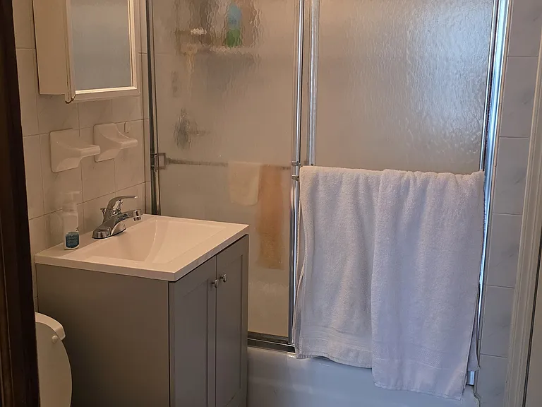 Full Bath pic 1