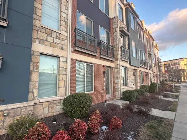14566 Lake Vista Dr, Chantilly, VA 20151