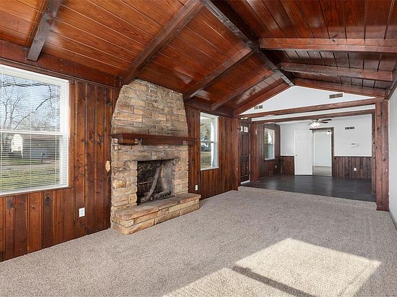4th image of 1571 Farmview Ave