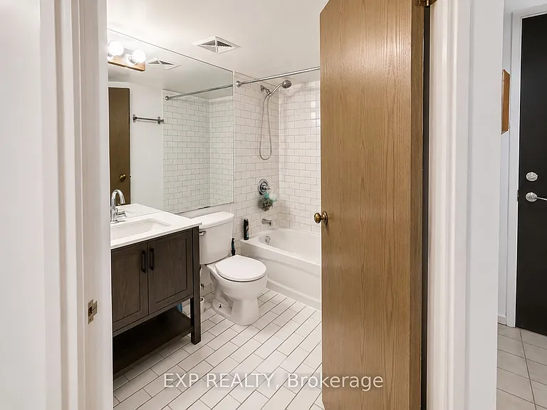 15 Maitland Pl #705 — Photo 12