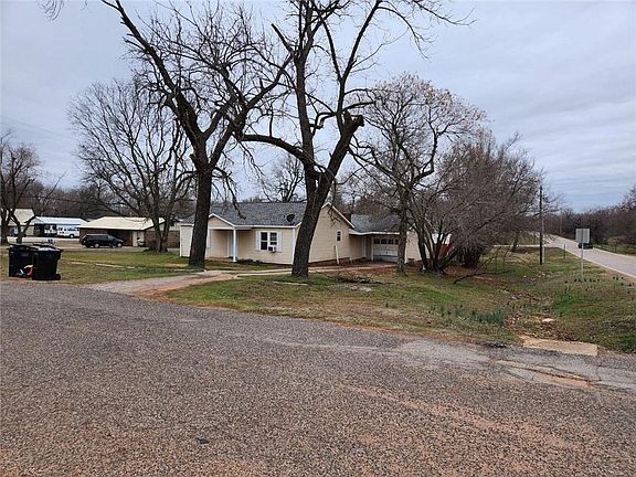 3rd image of 301 Dogwood Ave