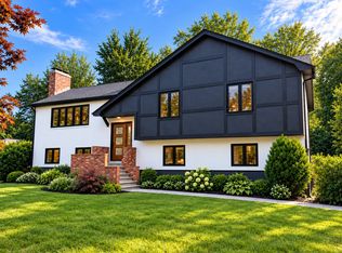 40 Hollytree Rd, Stoughton, MA 02072