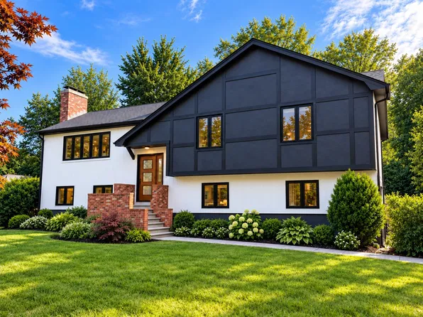 40 Hollytree Rd, Stoughton, MA 02072