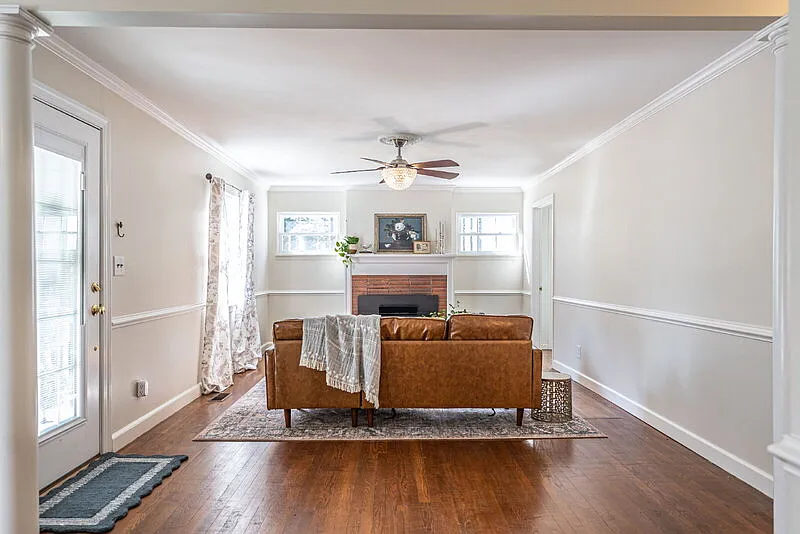 2 bed, 1.5 bath, 1458 sqft, $1,900 — Photo 3