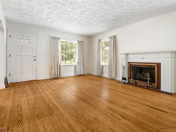4th image of 816 17th St NE