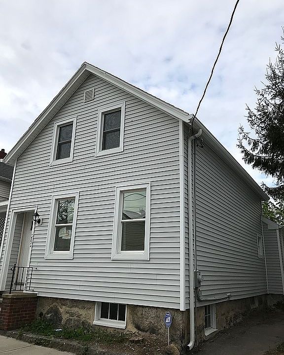 2nd image of 202 Cedar St