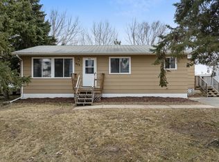 925 40th St SE, Minot, ND 58701