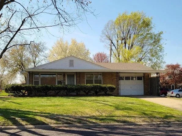 1515 Tennell Rd, Pekin, IL 61554