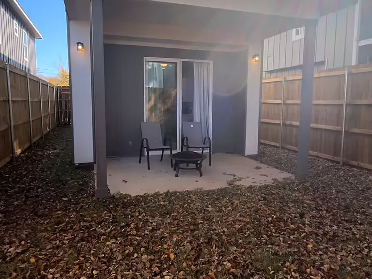 2323 Scott St — Photo 11