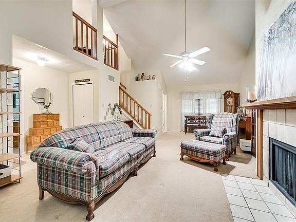2nd image of 2825 Persimmons Ct