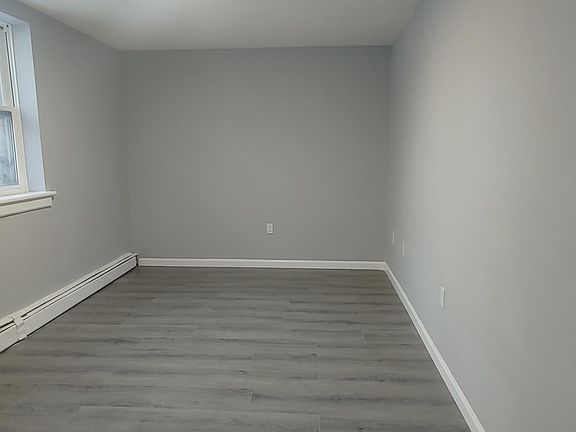 4th image of 160 Washington St #B