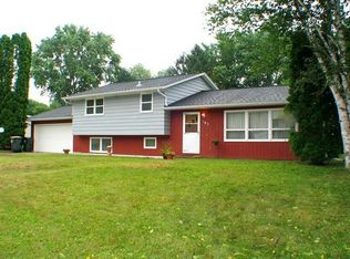 183 Davison Dr, Sun Prairie, WI 53590