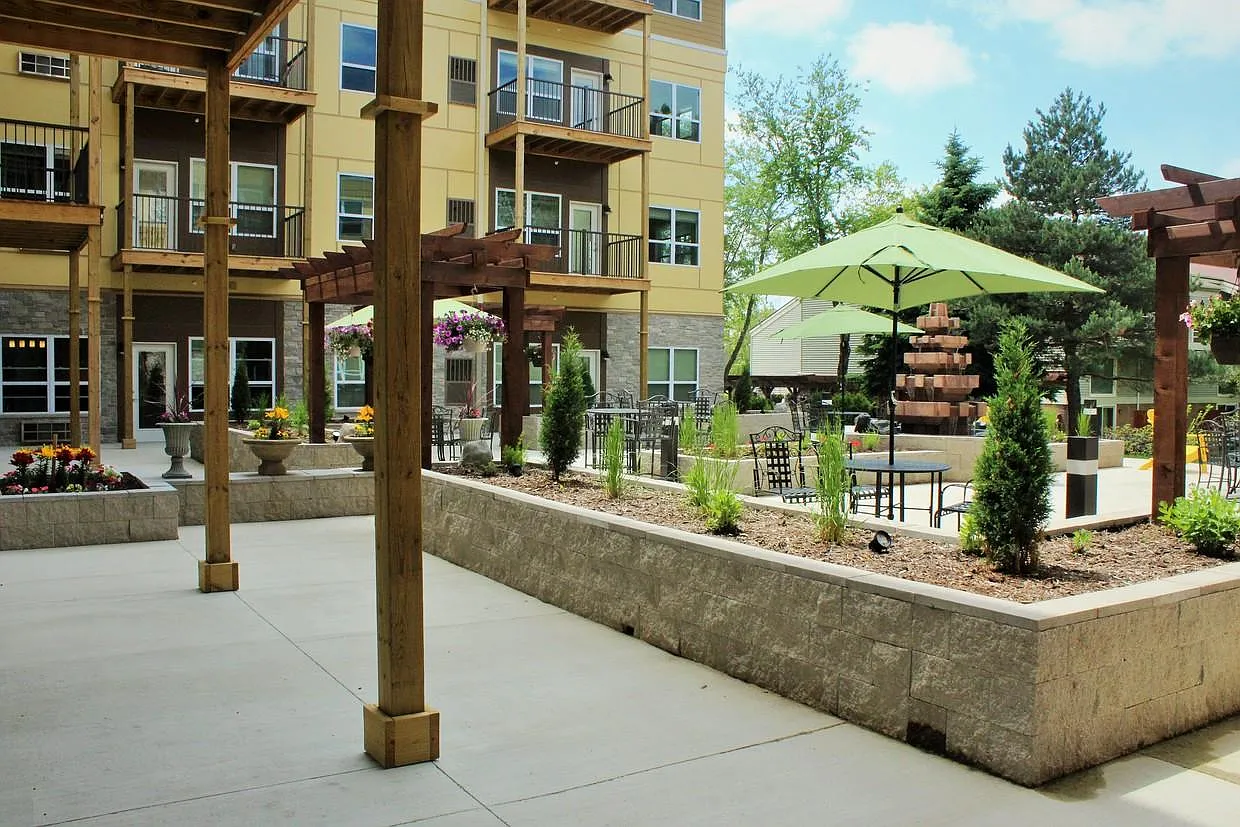 Granite Ridge Apartments — Photo 2
