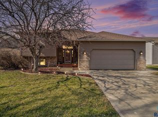 4909 E Brennan Dr, Sioux Falls, SD 57110