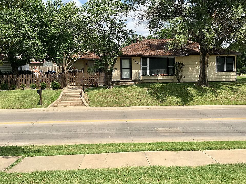 1st image of 101 N Woodlawn Ave