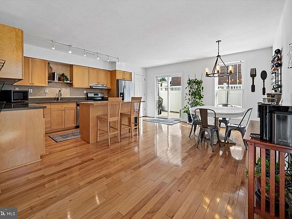 5th image of 4611 Pechin St