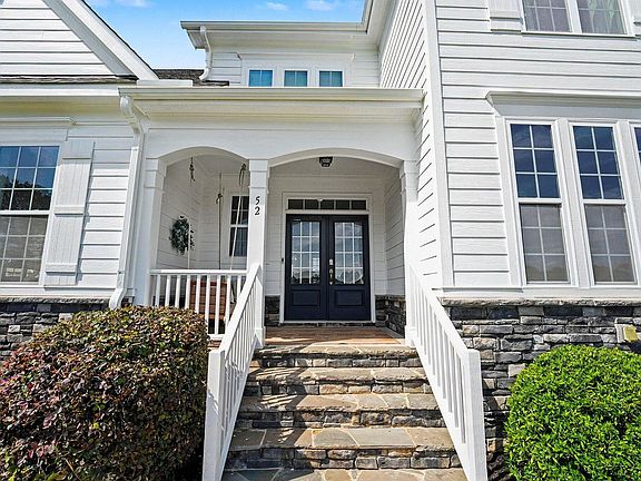 3rd image of 52 Pistoia Dr