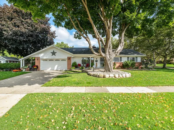 1737 Tremont Blvd NW, Grand Rapids, MI 49504