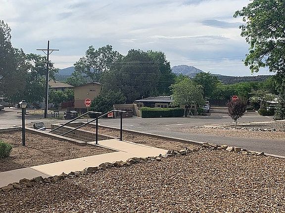 5th image of 1129 Overstreet Dr