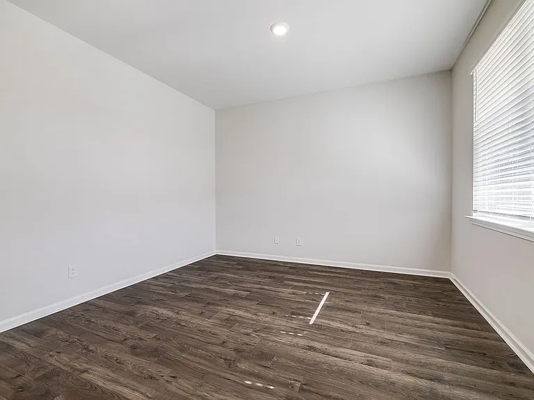 102 Spillway Ct — Photo 3