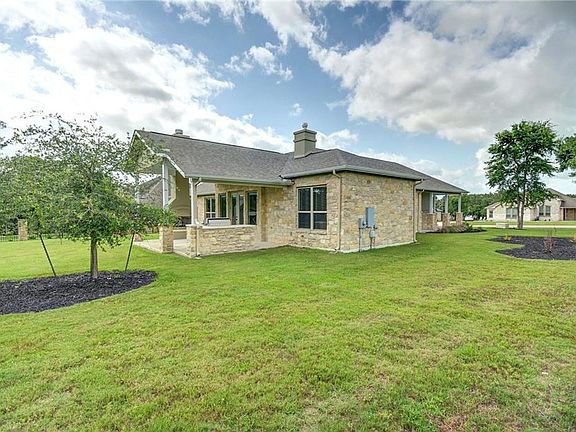 4th image of 224 Sam Houston Dr