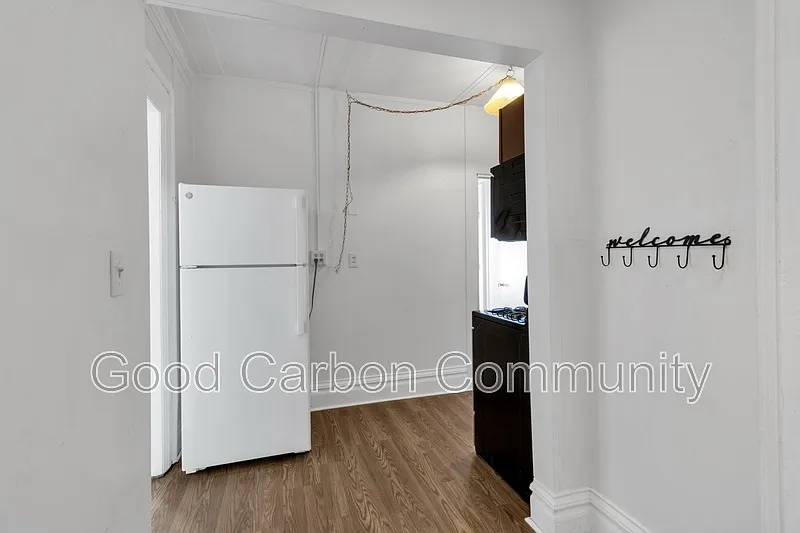 1 bed, 1.0 bath, $895 — Photo 3