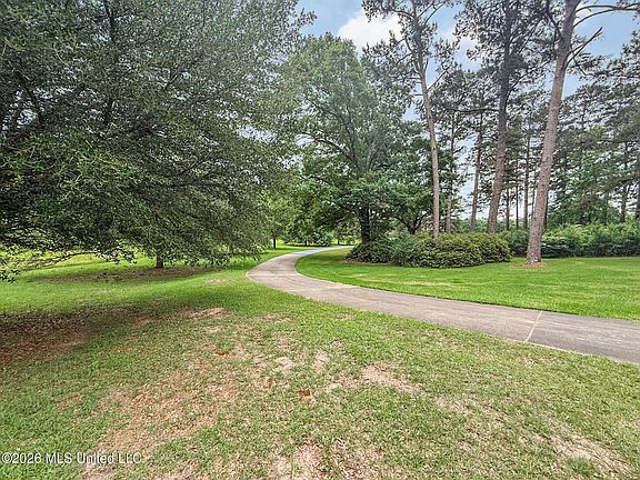 5th image of 2039 Perrott Rd