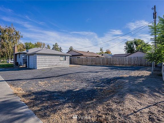 5th image of 802 S Ironwood Dr